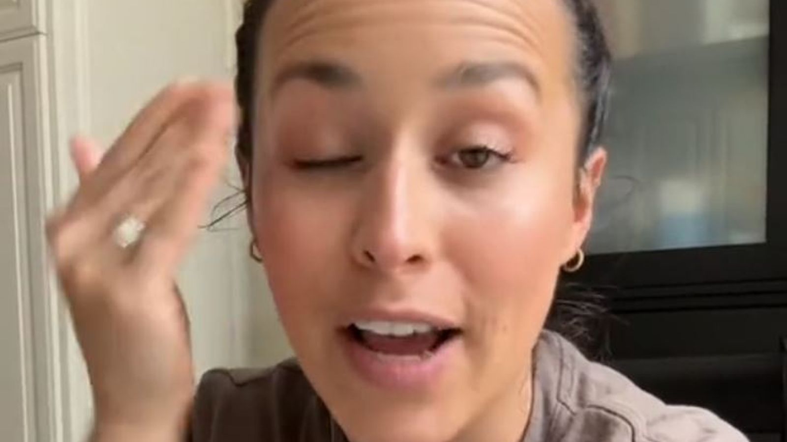 TikTok trends: Don't rub castor oil into your eyes - no matter what influencers say, doctors warn