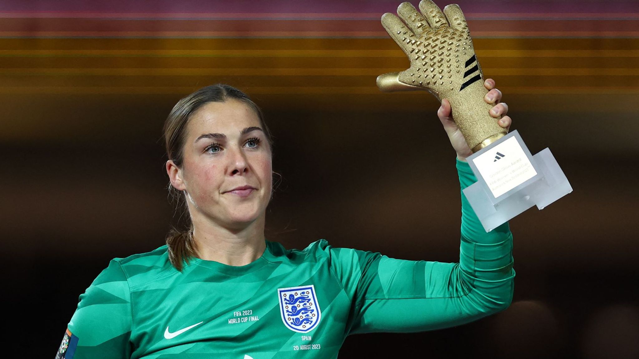 Mary Earps: Goalkeeper wins England Lionesses Player of the Year award