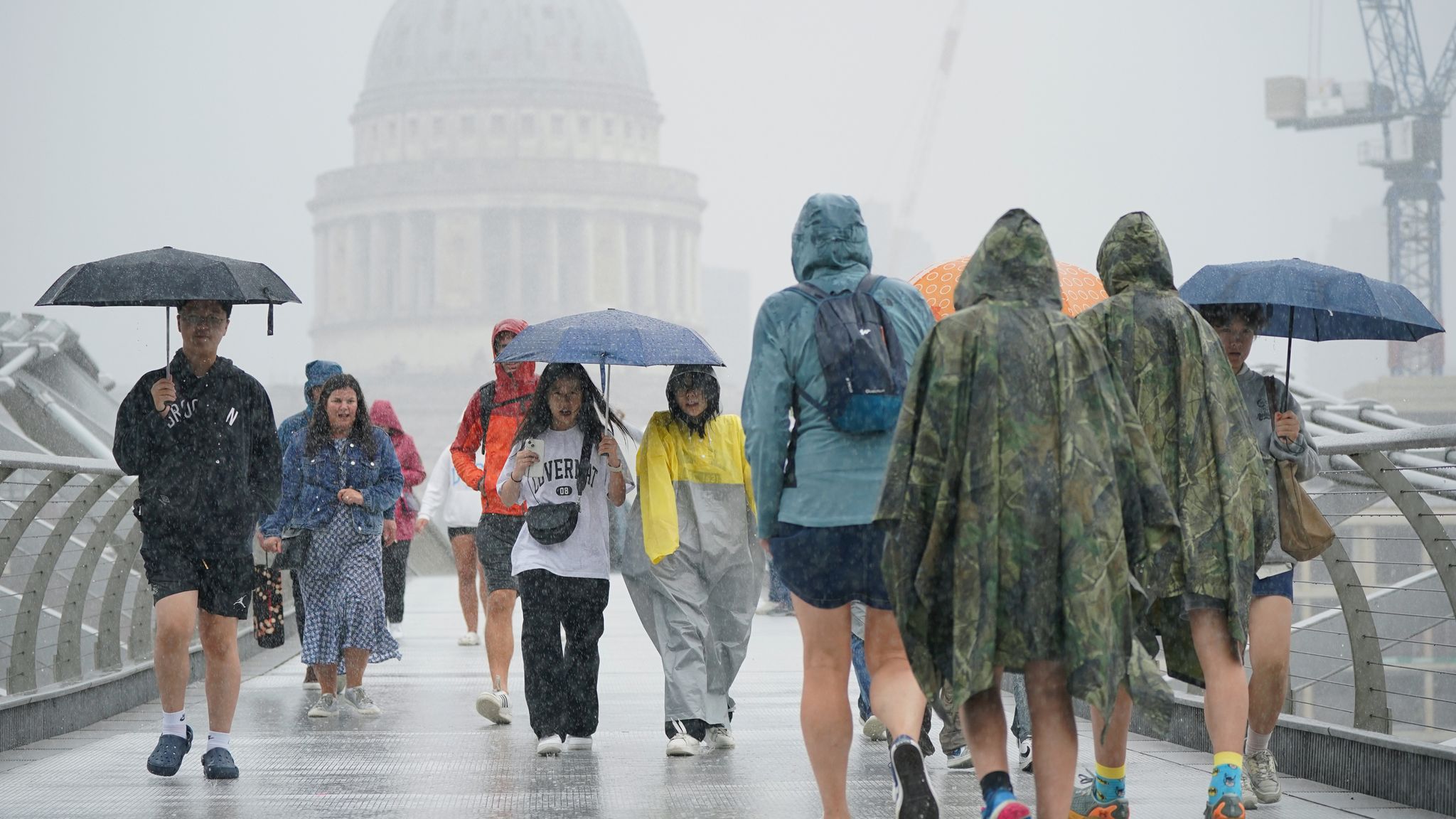 UK Weather: Met Office Issues Yellow Wind Warning As 65mph Gusts ...