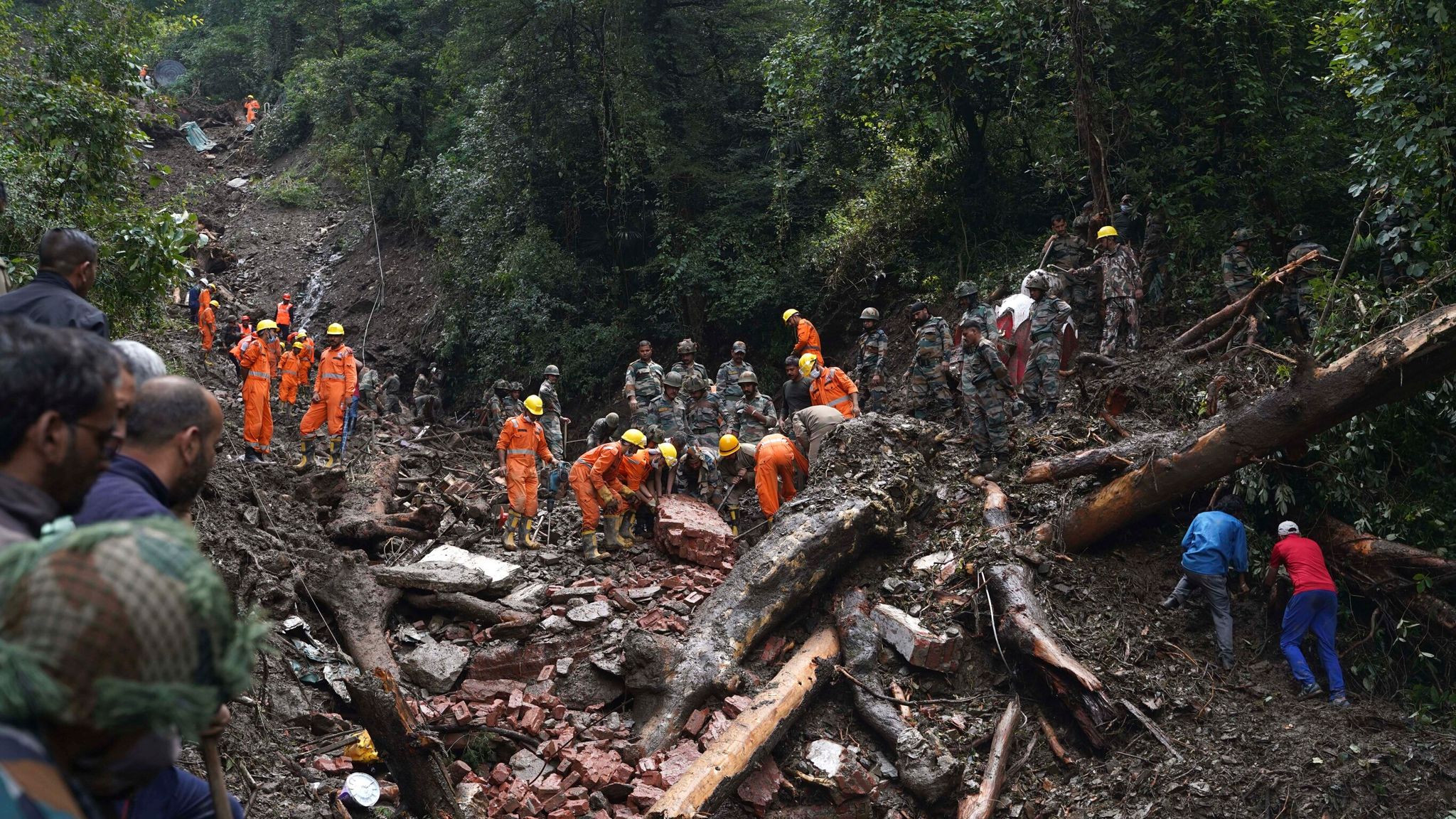 India: At Least 72 People Killed In Flash Floods And Landslides ...