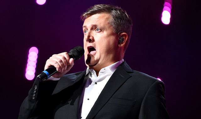 Aled Jones: Teenager 'threatened to cut off singer's arm' during Rolex robbery - Vimarsana News