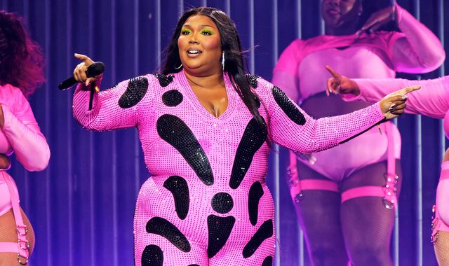Lizzo: More complaints about singer being investigated in wake of lawsuit - Vimarsana News