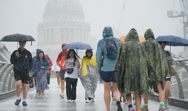 UK weather: Met Office issues yellow wind warning as 65mph gusts forecast to batter... - Vimarsana News
