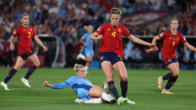 Soccer Football - FIFA Women&#39;s World Cup Australia and New Zealand 2023 - Final - Spain v England - Stadium Australia, Sydney, Australia - August 20, 2023 England&#39;s Alessia Russo in action with Spain&#39;s Irene Paredes REUTERS/Asanka Brendon Ratnayake