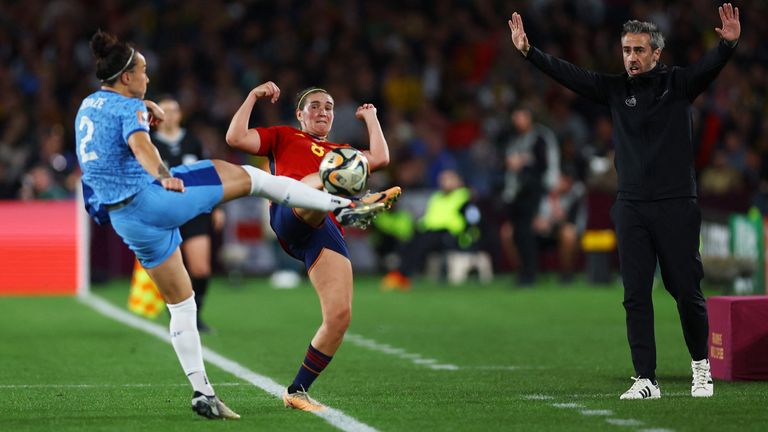 Soccer Football - FIFA Women&#39;s World Cup Australia and New Zealand 2023 - Final - Spain v England - Stadium Australia, Sydney, Australia - August 20, 2023 England&#39;s Lucy Bronze in action with Spain&#39;s Mariona Caldentey as coach Jorge Vilda reacts REUTERS/Hannah Mckay
