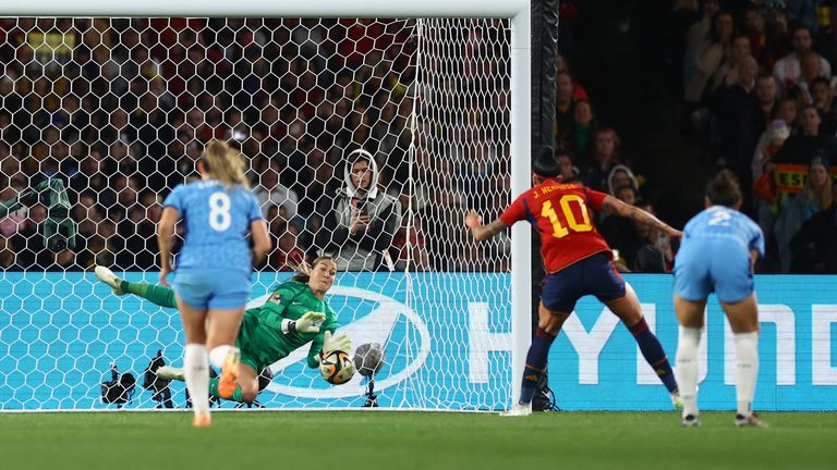 Soccer Football - FIFA Women&#39;s World Cup Australia and New Zealand 2023 - Final - Spain v England - Stadium Australia, Sydney, Australia - August 20, 2023 England&#39;s Mary Earps saves a penalty from Spain&#39;s Jennifer Hermoso REUTERS/Carl Recine