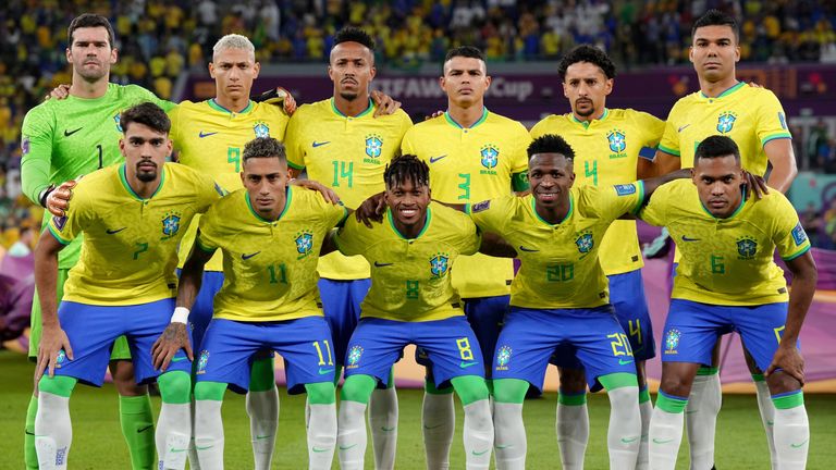 Lucas Paqueta (L, front row) and the rest of the Brazil football team in 2022