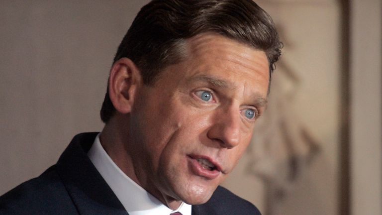Chairman of the board of Religious Technology Centre and leader of the Scientology religion David Miscavige speaks during the opening ceremony of the Church of Scientology&#39;s new building in London October 22, 2006. REUTERS/Luke MacGregor (BRITAIN)
