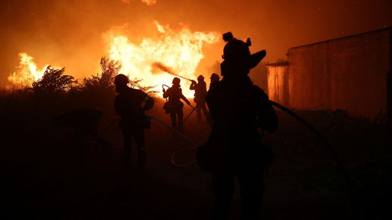 Firefighters try to extinguish a wildfire burning near the village of Makri on the region of Evros, Greece, August 22, 2023. REUTERS/Alexandros Avramidis
