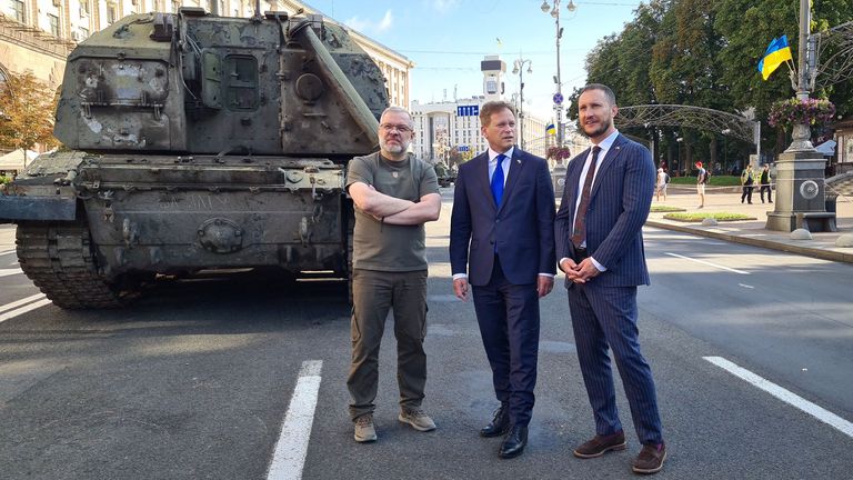 UK Energy Security Secretary Grant Shapps (centre) Minister of Energy of Ukraine German Galushchenko (right) and Deputy Minister of Energy of Ukraine Yaroslav Demchenkov (left) with destroyed and captured Russian military vehicles in Kyiv
