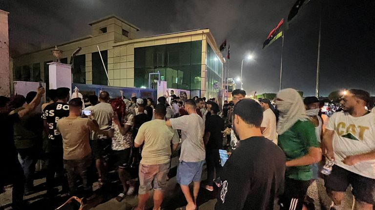 Demonstrators gather in front of the state broadcaster&#39;s building in protest against the meeting which was held last week in Italy between foreign affairs ministers of Libya and Israel, in Tripoli, Libya, August 29, 2023. REUTERS /Ayman al-Sahili
