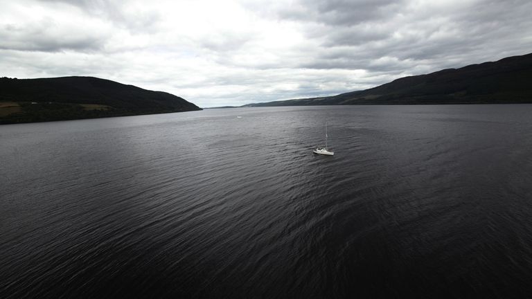 Άποψη του Λοχ Νες από το Κάστρο Urquhart, στα Highlands της Σκωτίας. ΣΥΛΛΟΓΟΣ ΤΥΠΟΥ Φωτ. Ημερομηνία φωτογραφίας: Τρίτη 15 Ιουλίου 2014. Η πίστωση φωτογραφίας θα πρέπει να είναι: Yui Mok/PA Wire