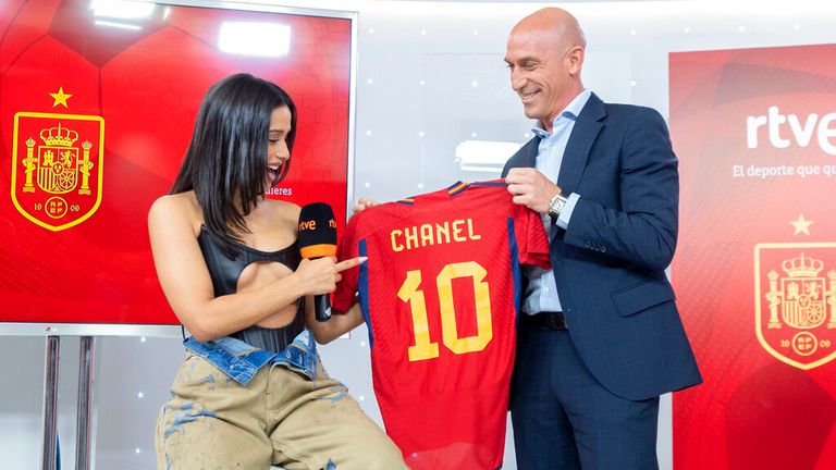 Rubiales presents singer Chanel with a Spanish football shirt Pic: AP