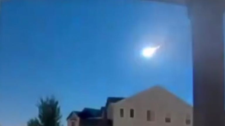 Doorcam Captures Fireball Streaking Over Denver Area