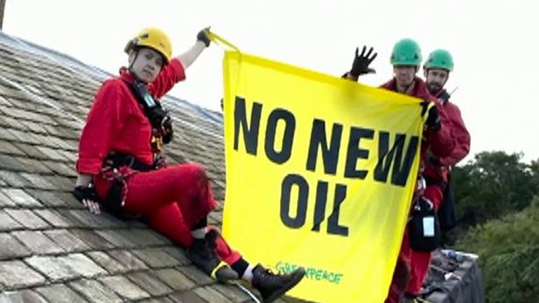 Greenpeace protesters on the roof of Rishi Sunak&#39;s mansion in North Yorkshire