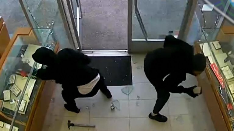 California: Robbers armed with hammers steal $900k worth of jewellery, US  News