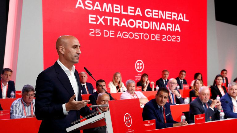 Luis Rubiales refuses to resign