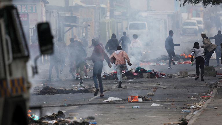 Protesters in Masiphumelele clash with Cape Town&#39;s law enforcement amidst an ongoing strike by taxi operators against traffic authorities in Masiphumelele, Cape Town, South Africa, August 8, 2023 REUTERS/Esa Alexander