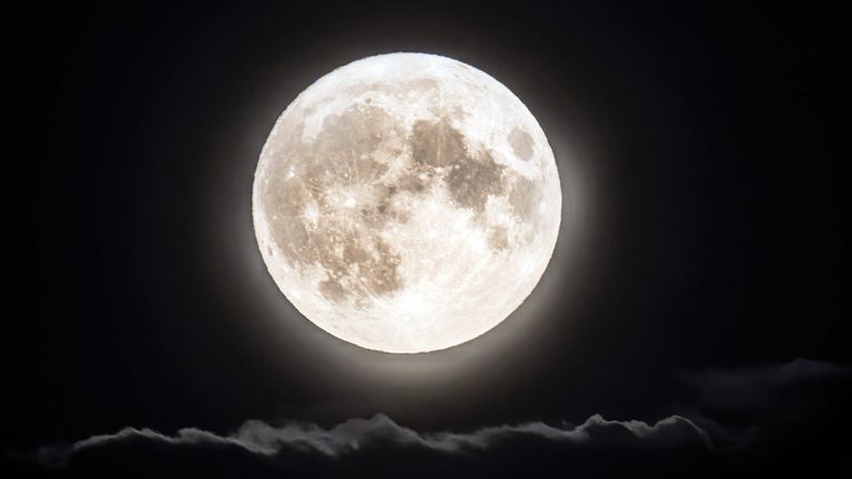 The super blue moon rises over Leeds, Yorkshire