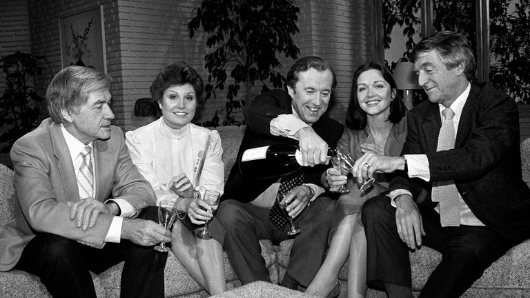 203660-10David Frost dishes out the Champagne at commercial television&#39;s Breakfast TV centre, after the early morning service went on air. From left: Robert Kee, Angela Rippon, David Frost, Anna Ford and Michael Parkinson.
