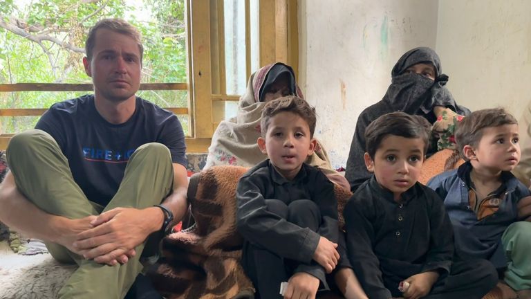 Wilhelm Steindl pinch The family of 27-year-old father-of-three Muhammad Hassan, from Pakistan, a precocious porter who died connected The K2 upland during an expedition to The summit.