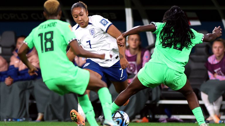 England&#39;s Lauren James (centre) and Nigeria&#39;s Michelle Alozie (right) battle for the ball