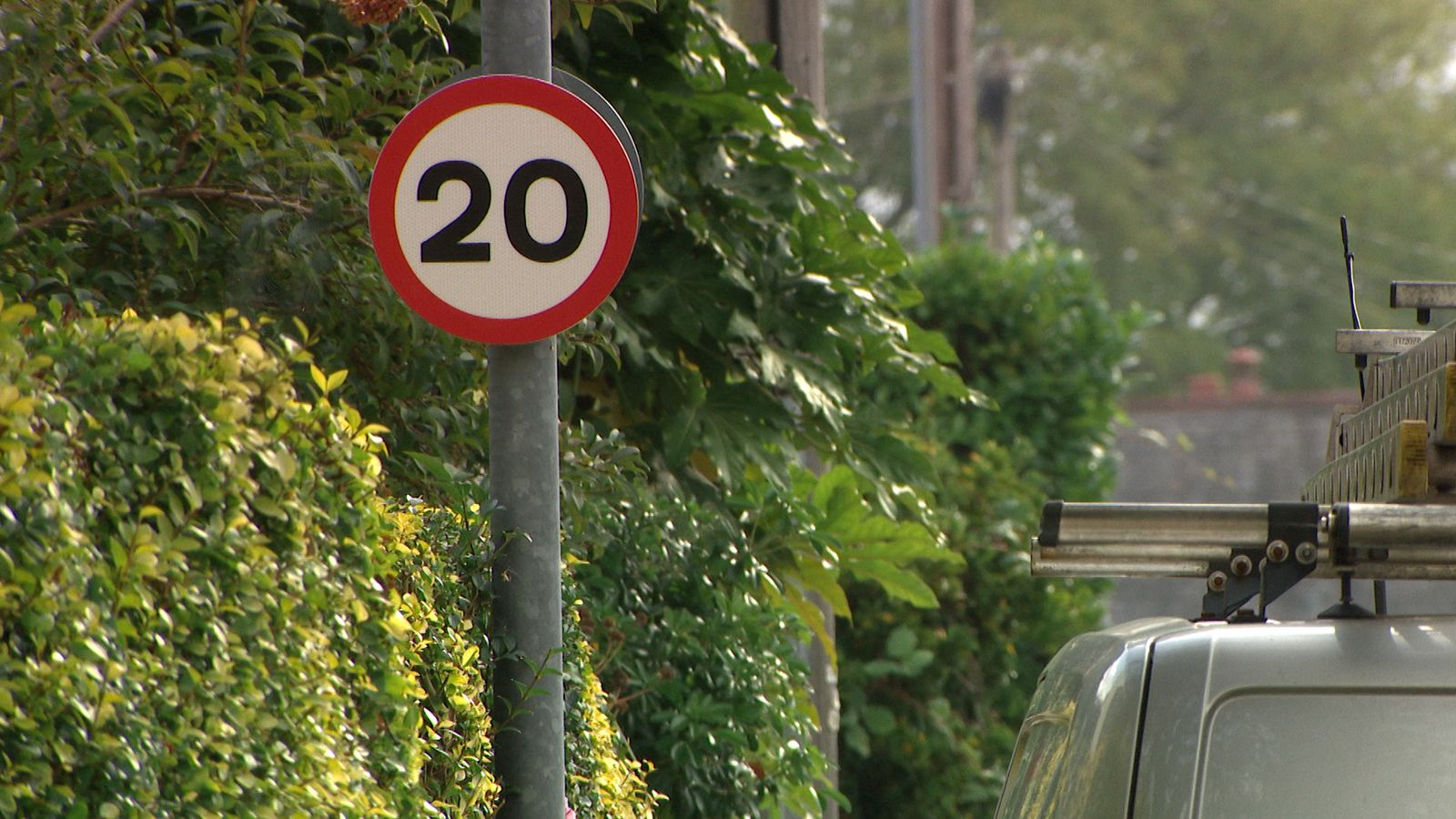 Скоростта на почти всички жилищни пътища в Уелс ще стане 20 мили в час