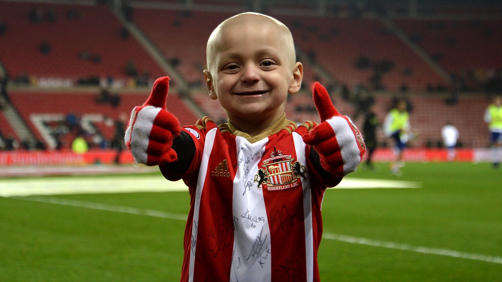 Bradley Lowery: Arrests made after football fans mock child who died from cancer