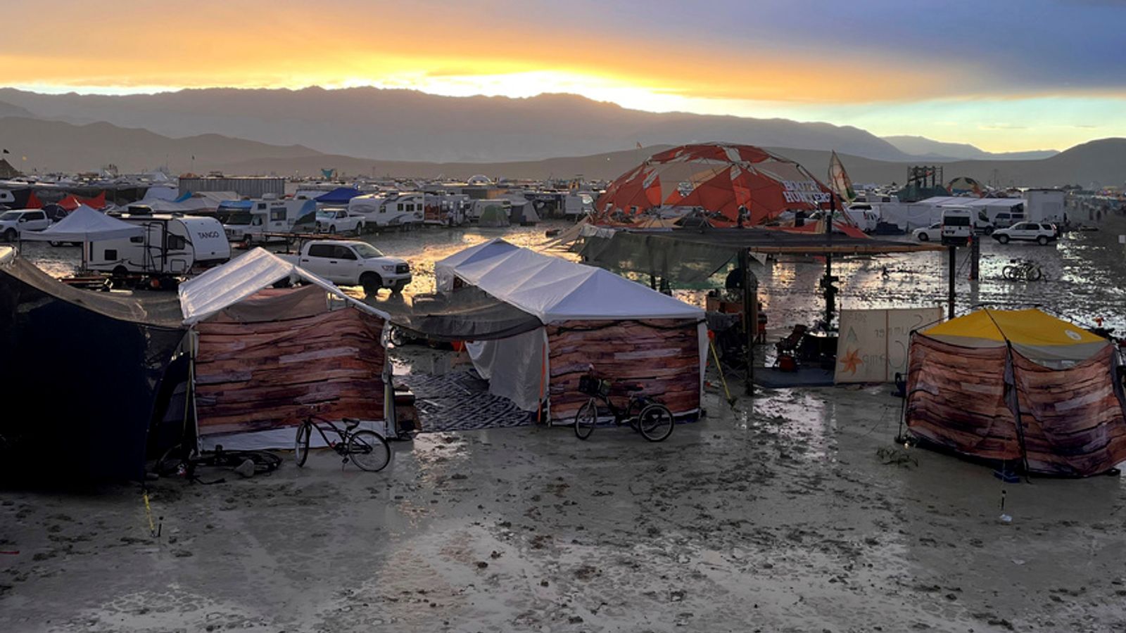 Burning Man Festival: Eine Person stirbt durch heftige Regenfälle und Tausende sind gestrandet |  US-Nachrichten