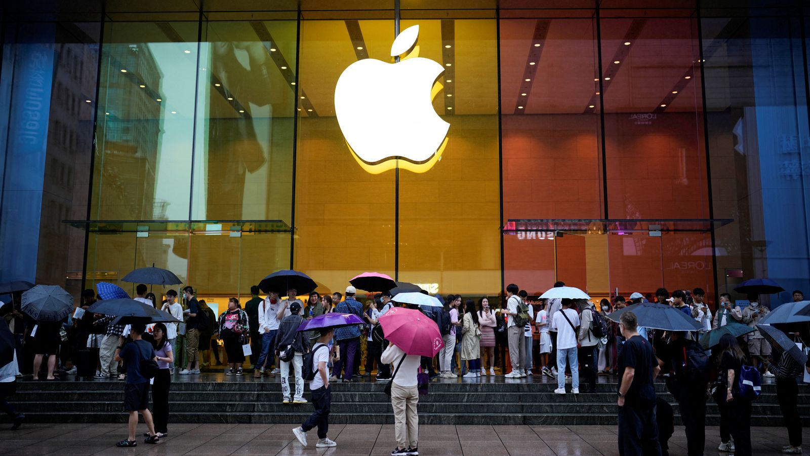Apple iPhone sale revenue reaches new record
