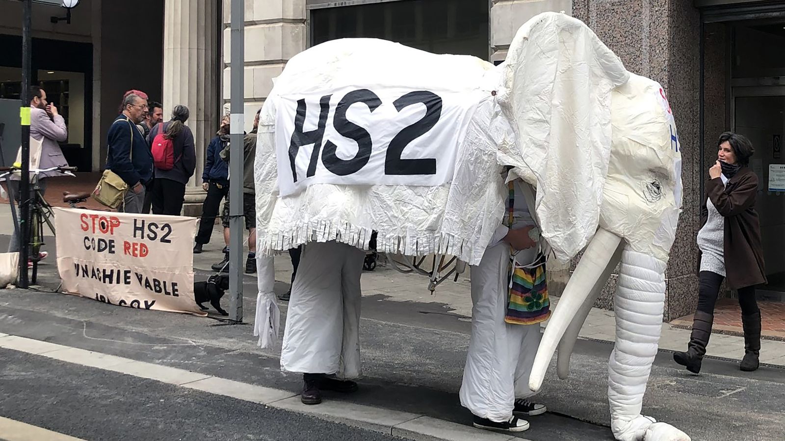 Government refuses to guarantee second leg of HS2 to Manchester will go ahead