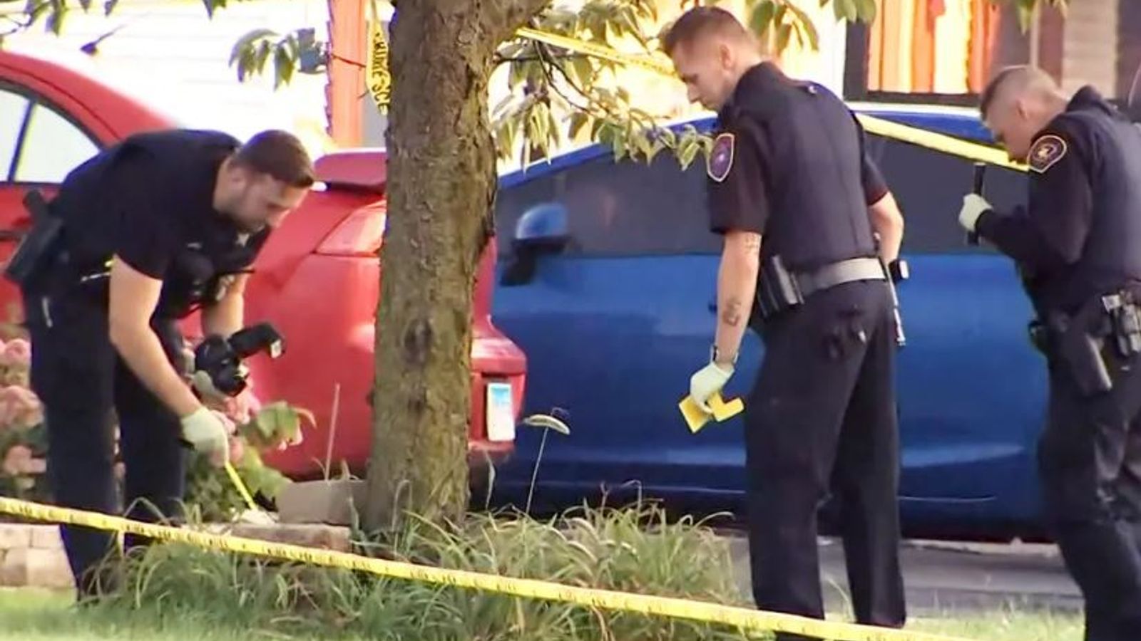 Двама родители и две деца намерени застреляни в дома си близо до Чикаго - както полицията казва, че убийствата не са били 