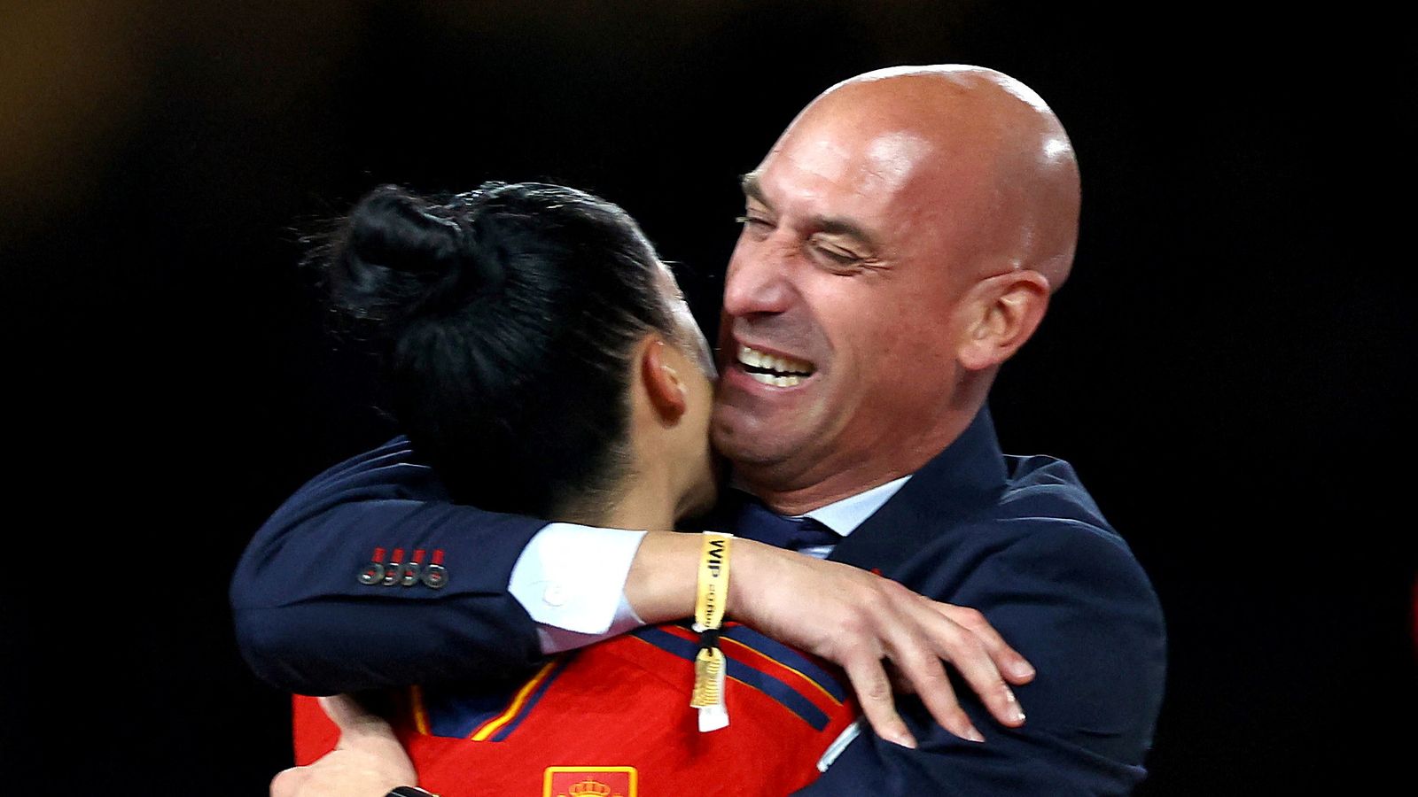 Луис Рубиалес: Бившият шеф на испанската ФА „целуна насилствено английски играч“ след финала на Световното първенство за жени