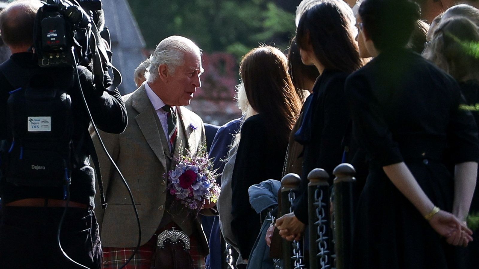 Кралското семейство отдава почит на „отдадената служба“ на кралица Елизабет II на първата годишнина от нейната смърт