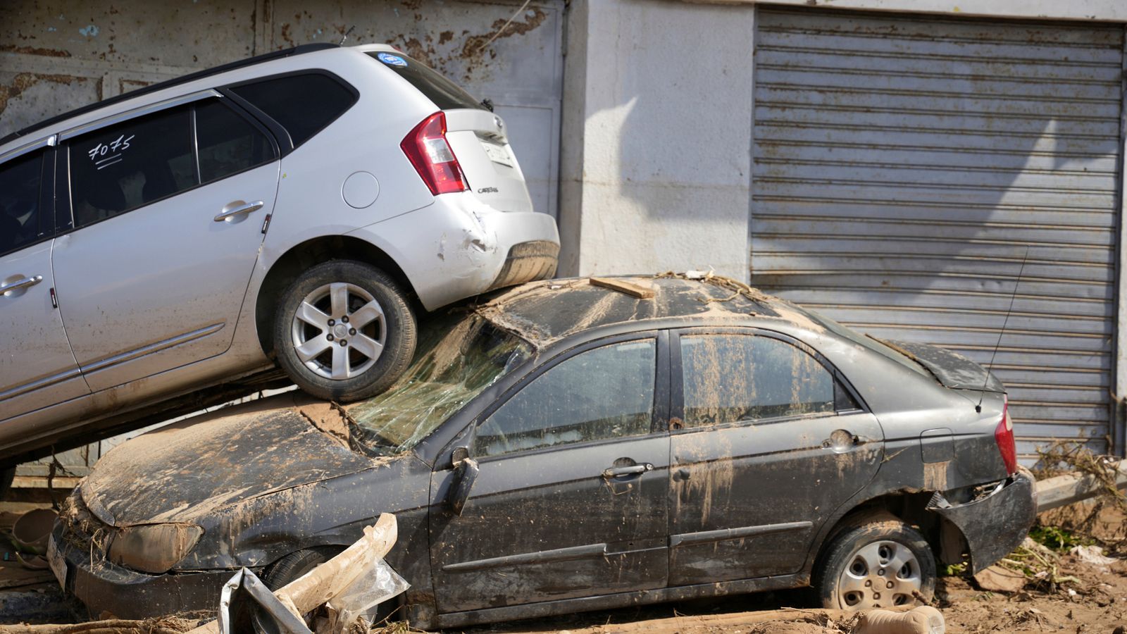 Libya flooding: 10,000 people thought to be missing after dams burst