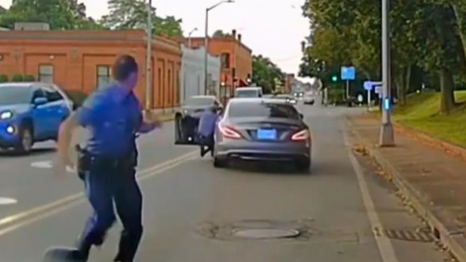 Driver Drags Police Officer Along Road While Fleeing Traffic Stop In ...