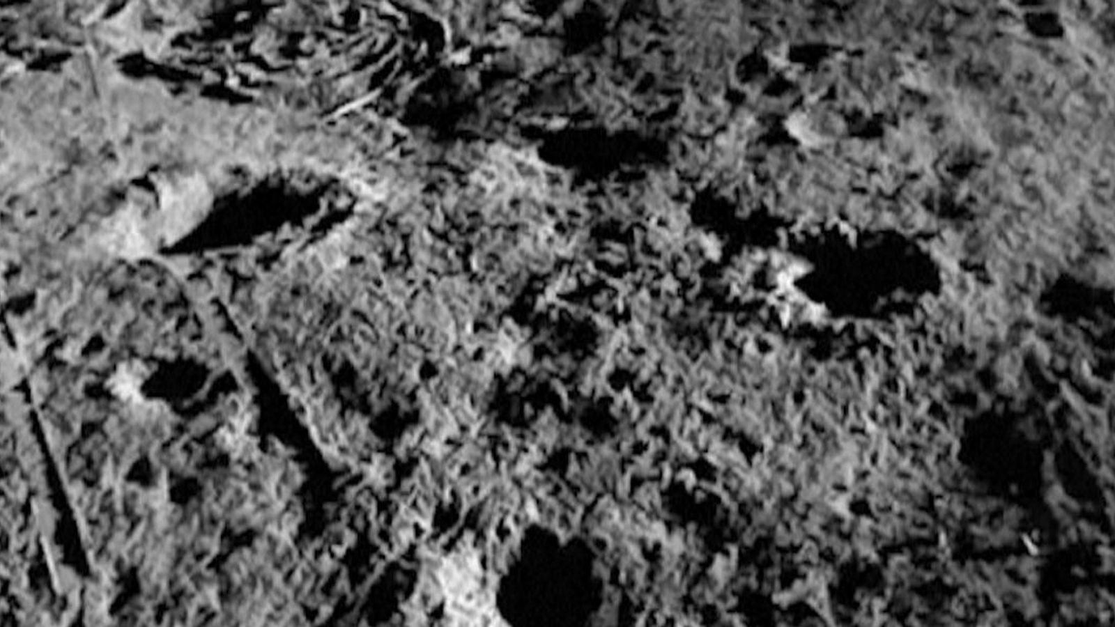 Индийският лунен апарат Chandrayaan-3 успешно „скочи“ на Луната