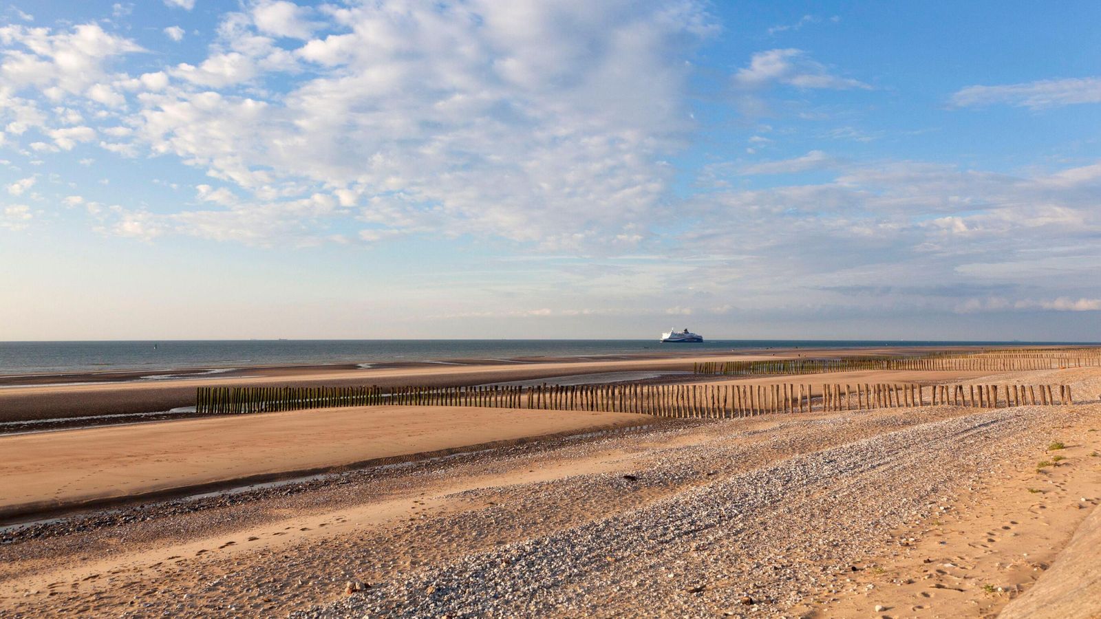 Body of migrant found on Sangatte beach near Calais