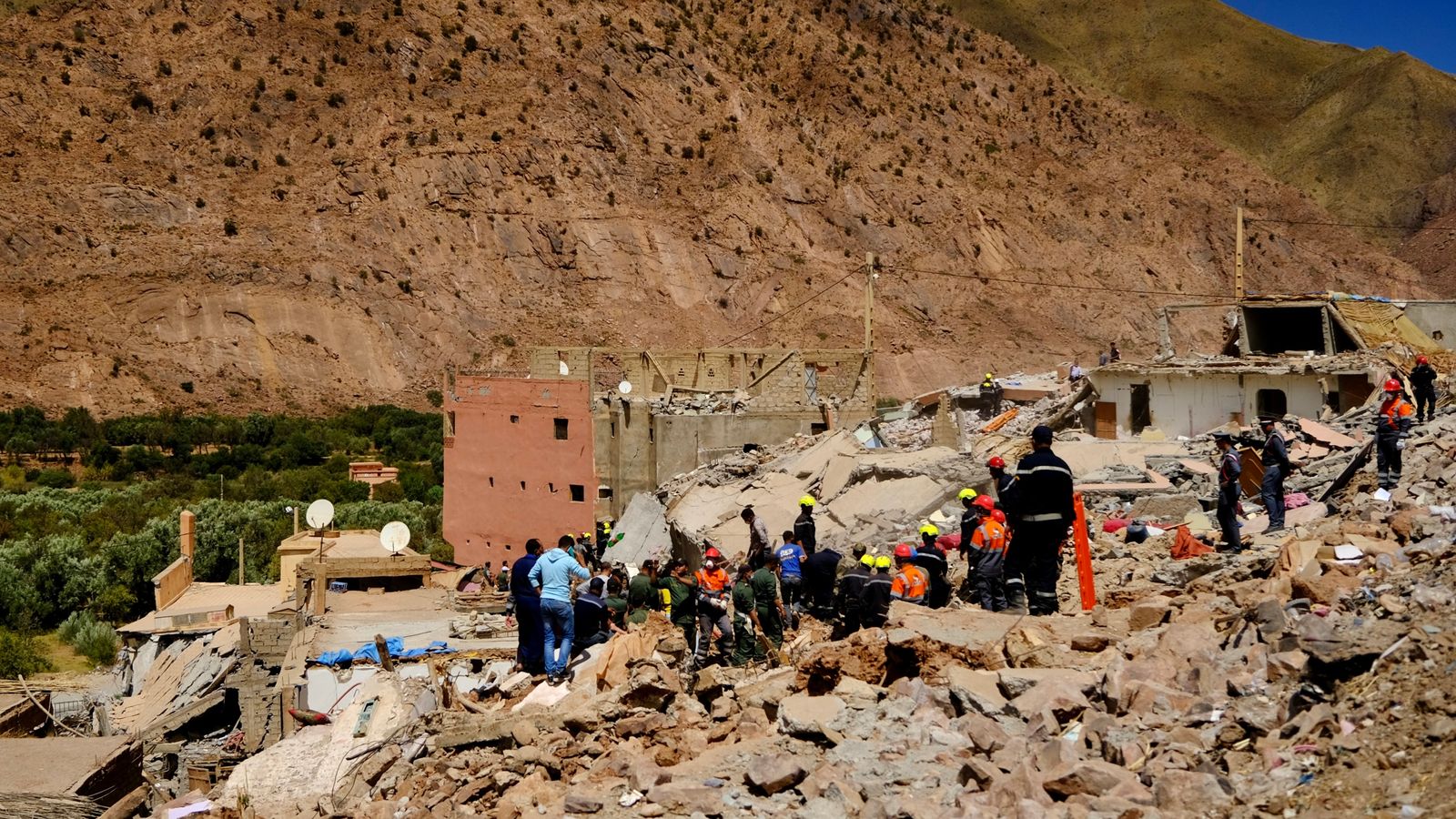 Земетресение в Мароко: Надеждата избледнява в Талат Някуб, където вонята на мъртви тела е „непреодолима“