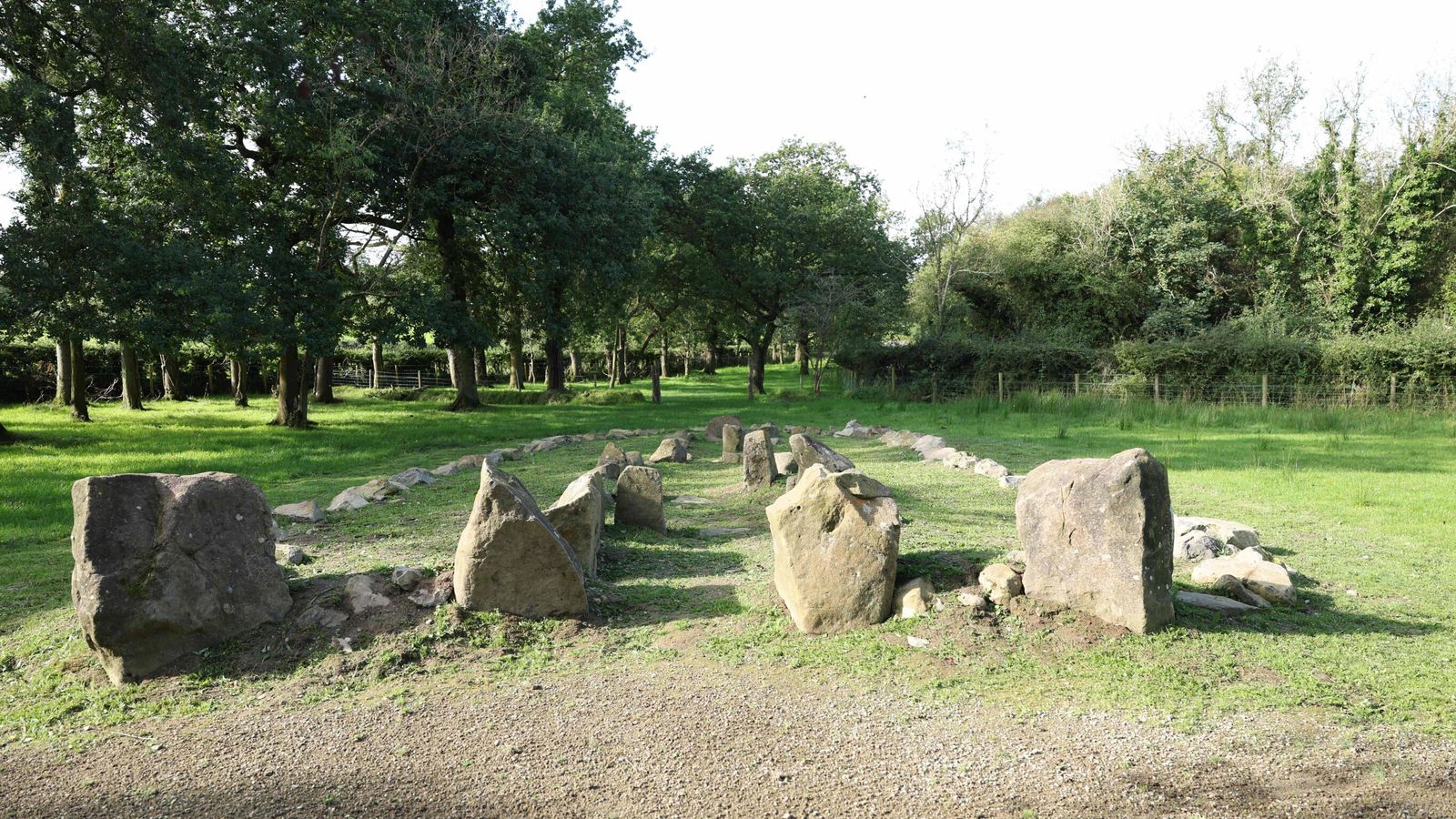 Гробницата, по-стара от пирамидите, се премести в нов дом в Северна Ирландия