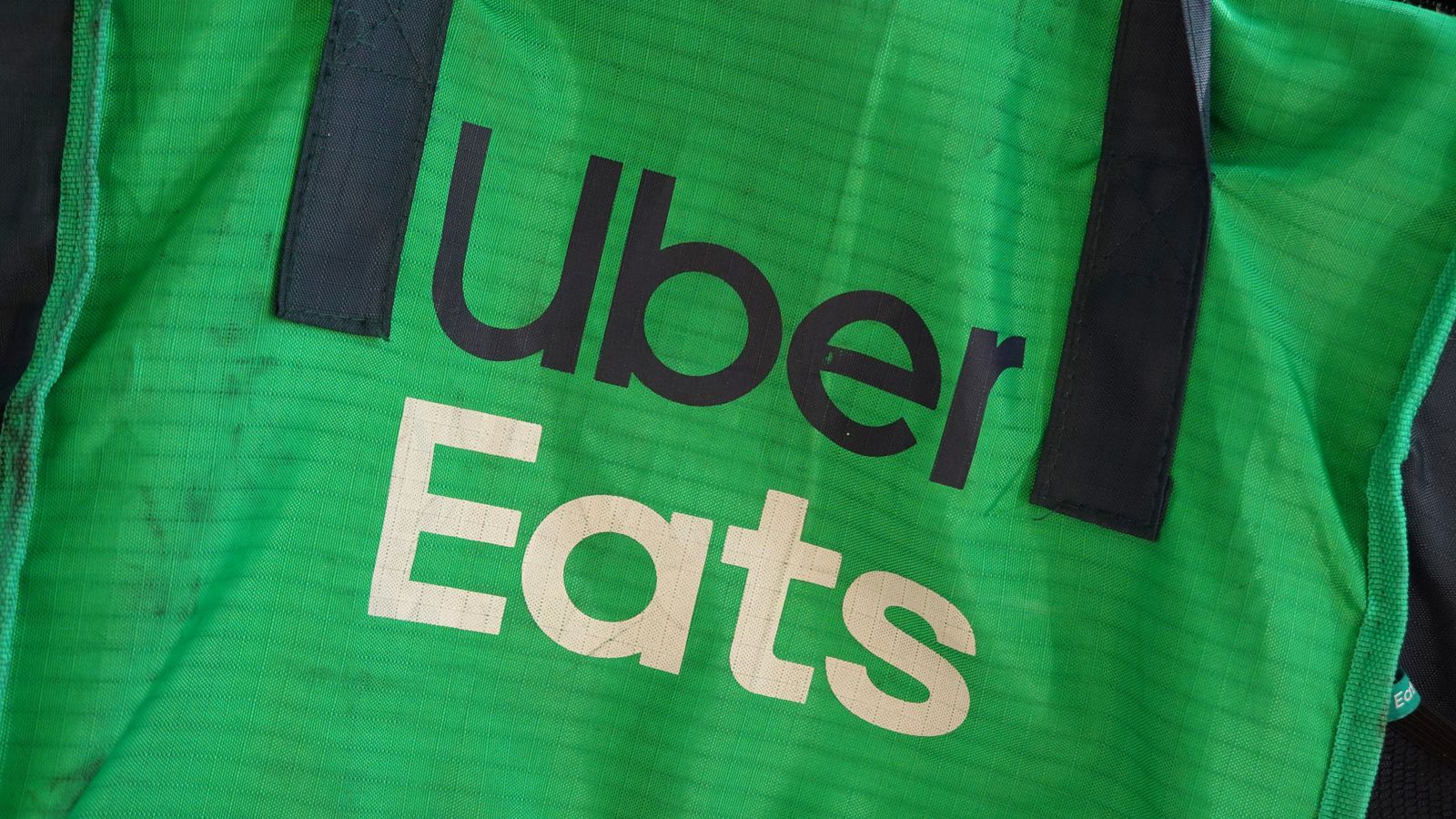 Жена измамно е закупила 211 Uber Eats храна за вкъщи, използвайки данните от картата на друго лице