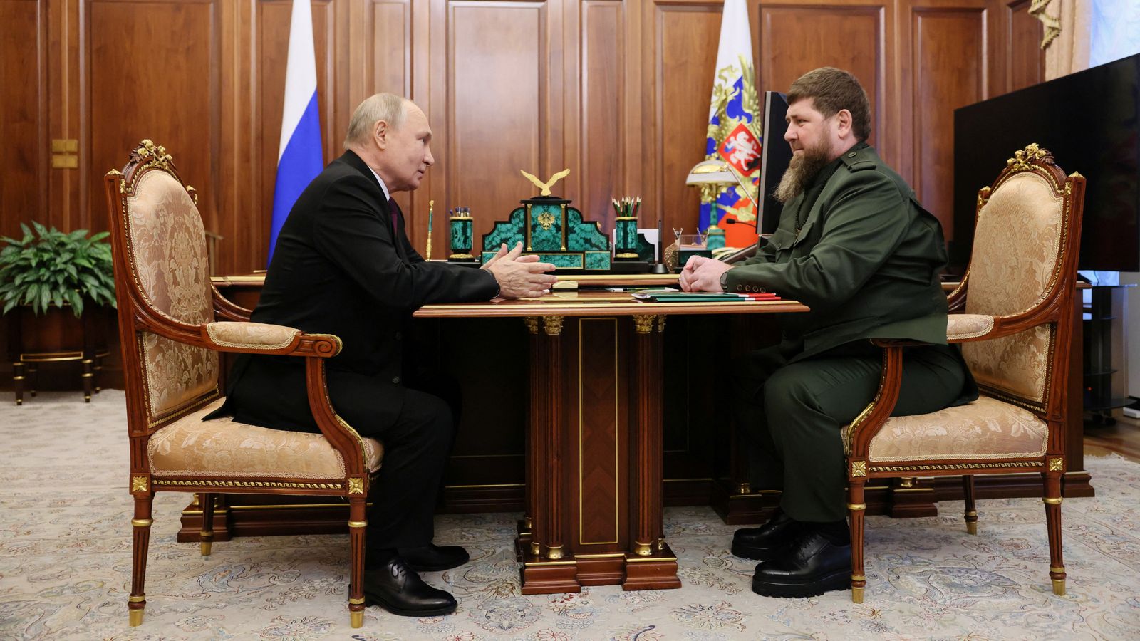 Кремъл публикува видео, показващо Владимир Путин с чеченския лидер Рамзан Кадиров след слухове за лошо здраве