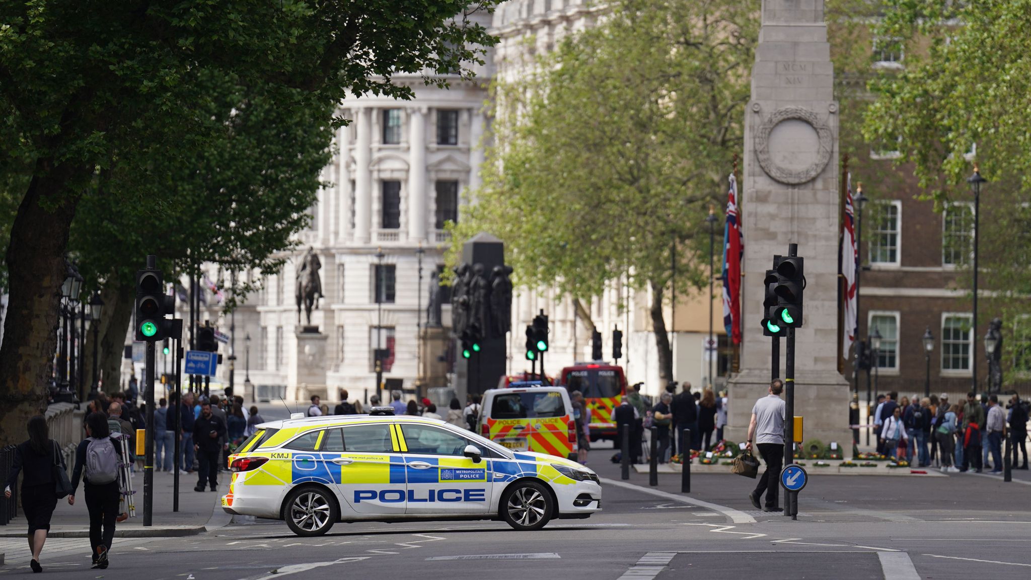 Man drove car into Downing Street gates in an 'attack on democracy ...