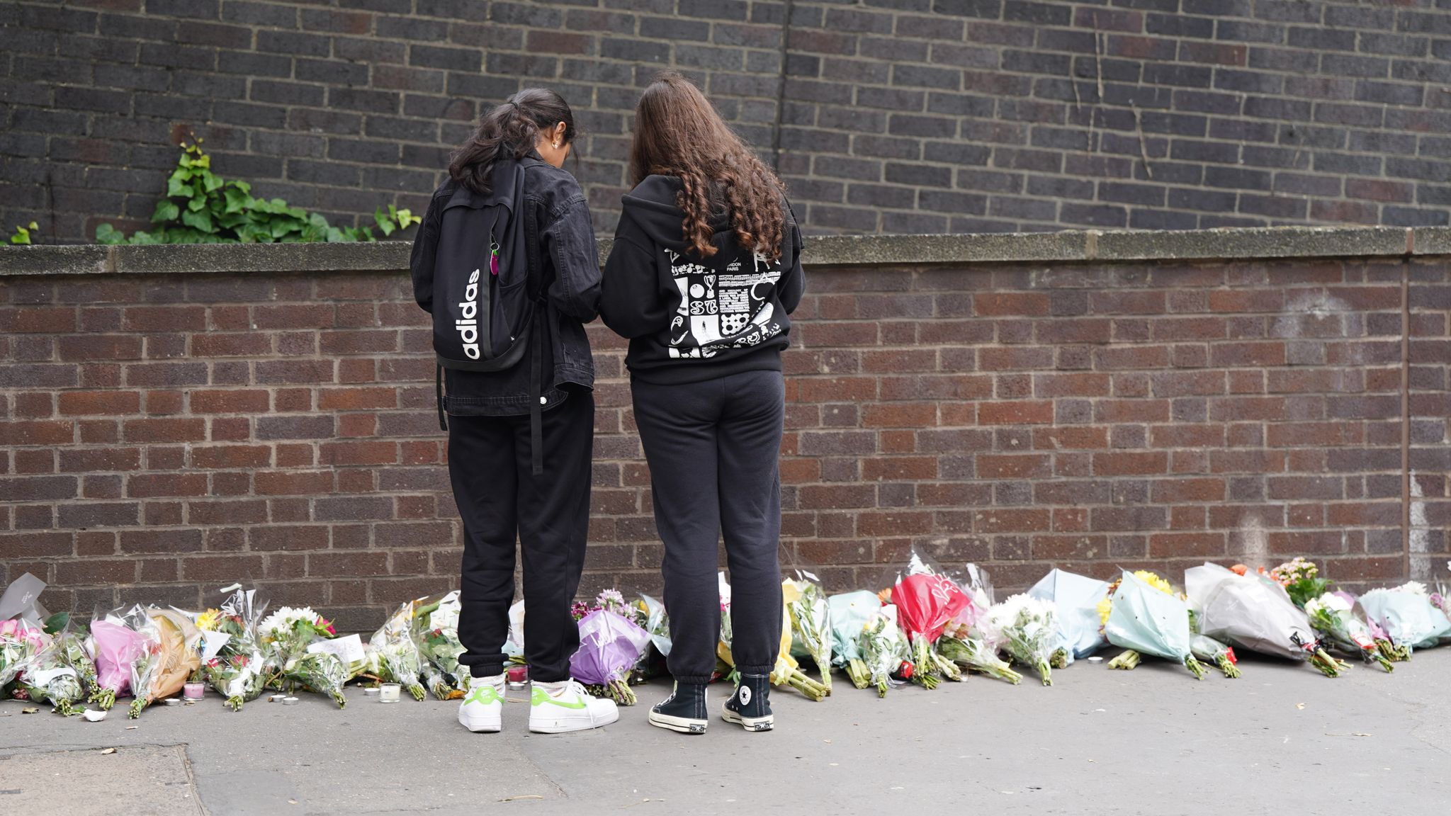 Croydon: Teenage boy in custody as tributes paid to 15-year-old girl ...