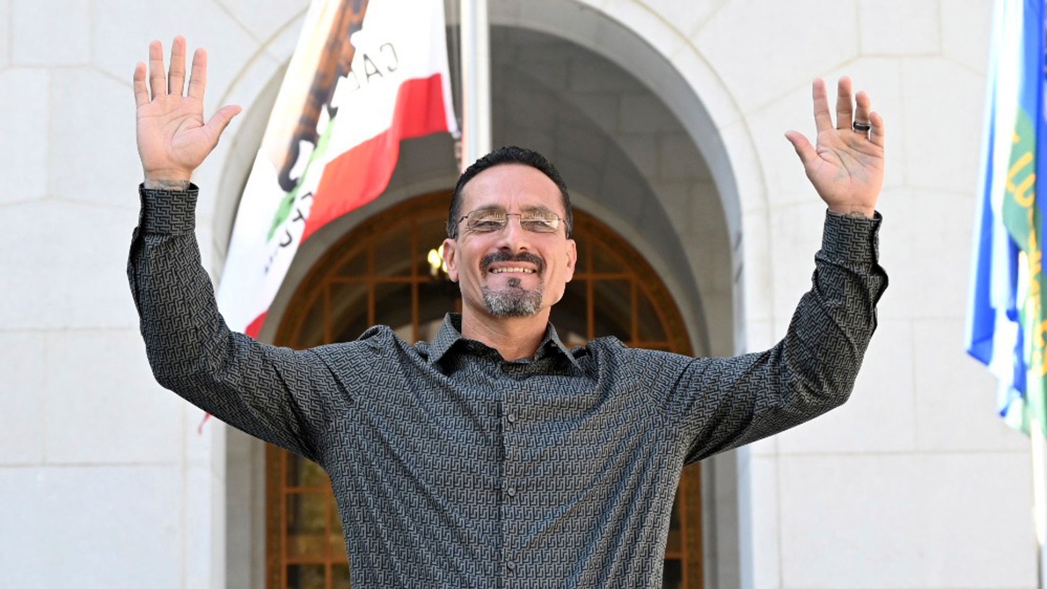 Man who spent nearly 30 years in prison found innocent of rape(02)