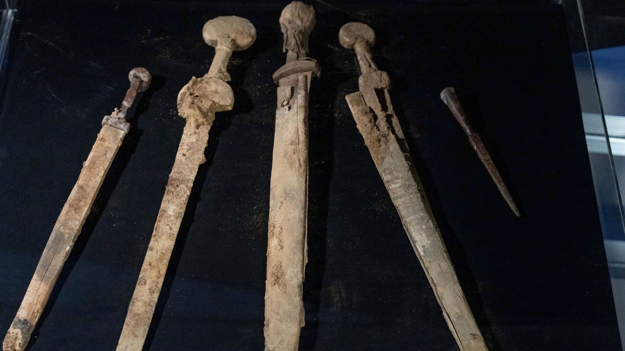 Four 1,900-year-old Roman swords found in Judean Desert, likely