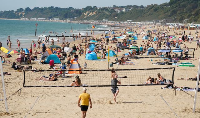 Brits flock to NHS for heatstroke advice as today could be hottest day of the year so far - Vimarsana News