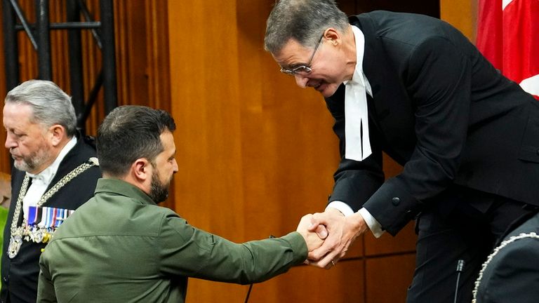 Anthony Rota shakes hands with President Zelenskyy during Friday&#39;s visit. Pic: AP