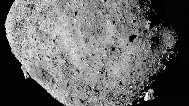 Une image de l'astéroïde Bennu composée de 12 images du vaisseau spatial Osiris-Rex.  Photo : NASA