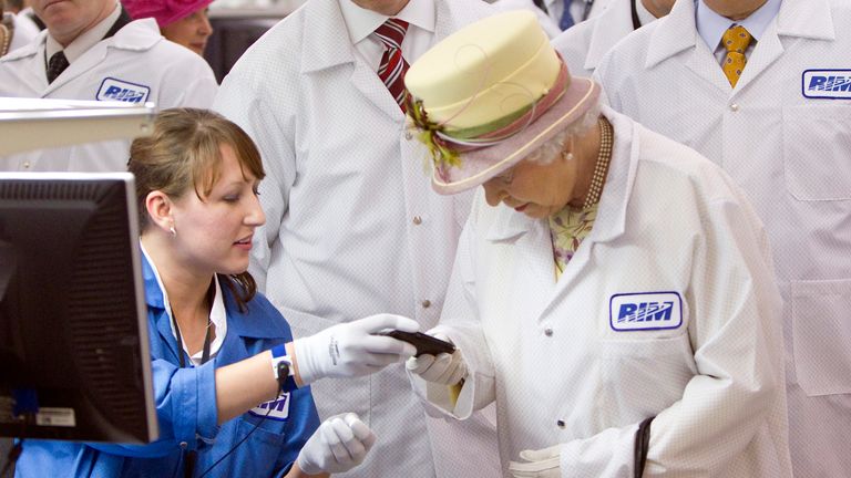 Britain's Queen Elizabeth tours Research in Motion, maker of the handheld device Blackberry, in Kitchener, Ontario July 5, 2010. REUTERS/Fred Thornhill (CANADA - Tags: SCI TECH ROYALS BUSINESS)